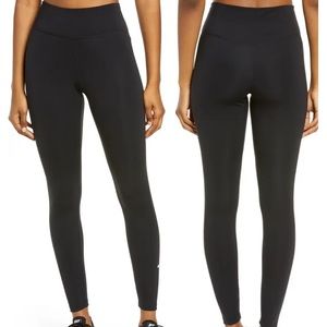 Nike women’s one legging black size M